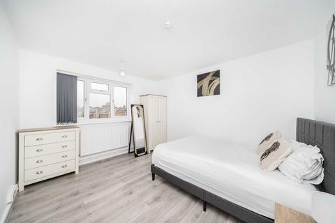 2 bedroom flat to rent, Linden Grove, London SE15