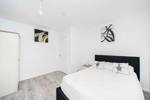 2 bedroom flat to rent, Linden Grove, London SE15