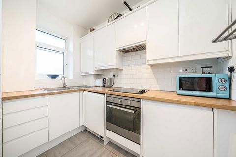 3 bedroom flat to rent, Peckham Rye, London SE15