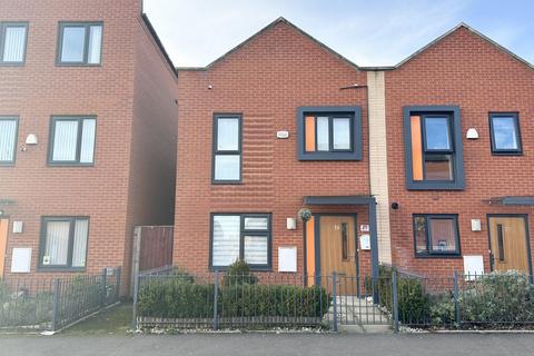 3 bedroom end of terrace house to rent, Athole Street, Salford, M5