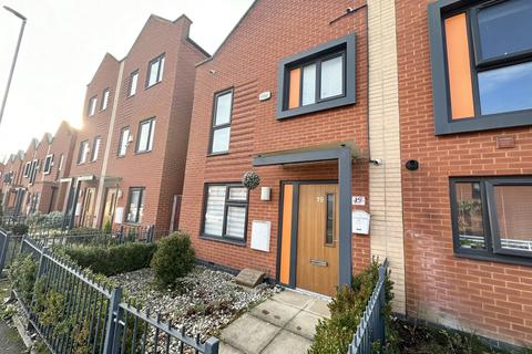 3 bedroom end of terrace house to rent, Athole Street, Salford, M5