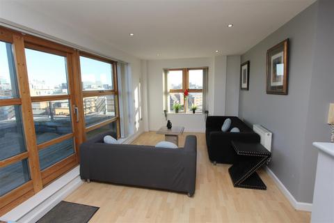 2 bedroom flat to rent, St James Quay, Brewery Wharf