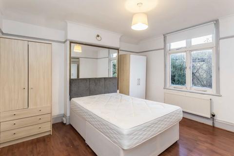 4 bedroom flat to rent, Regina Road, London W13