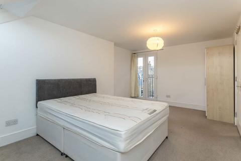 4 bedroom flat to rent, Regina Road, London W13