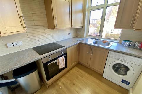 3 bedroom apartment to rent, Springfield Road, Hinckley LE10