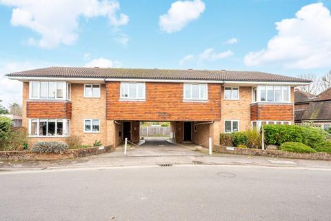 2 bedroom flat for sale, Station Road, Shalford, Guildford, GU4