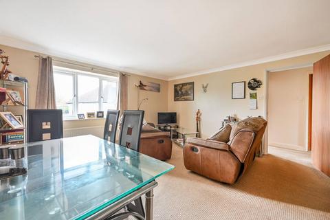 2 bedroom flat for sale, Station Road, Shalford, Guildford, GU4