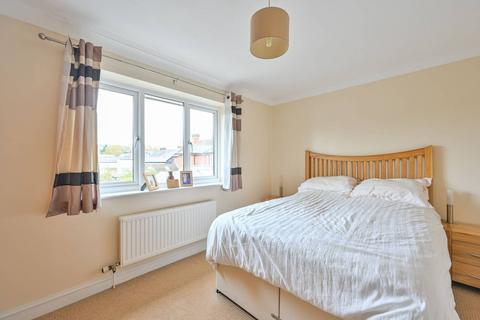 2 bedroom flat for sale, Station Road, Shalford, Guildford, GU4