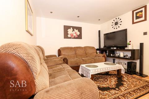 4 bedroom end of terrace house to rent, Dilston Close, Northolt, UB5