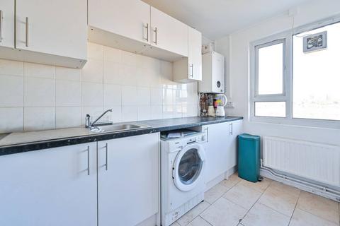 2 bedroom flat to rent, Olney Road, Elephant and Castle, London, SE17