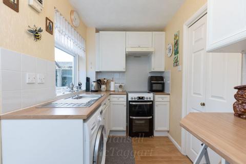 2 bedroom end of terrace house for sale, Pavilion Way, East Grinstead RH19