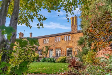 4 bedroom terraced house for sale, Church Walk, Great Billing