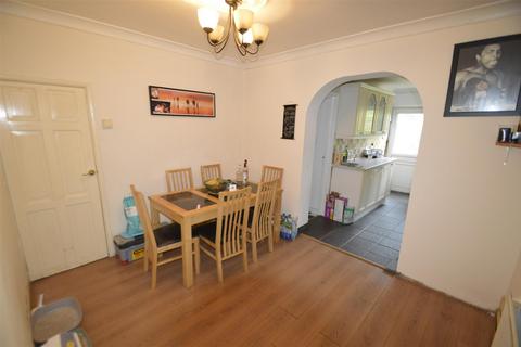 3 bedroom terraced house for sale, Oval Road North, Dagenham