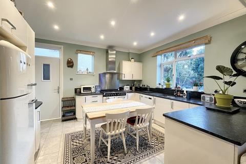 4 bedroom detached house for sale, Southbourne