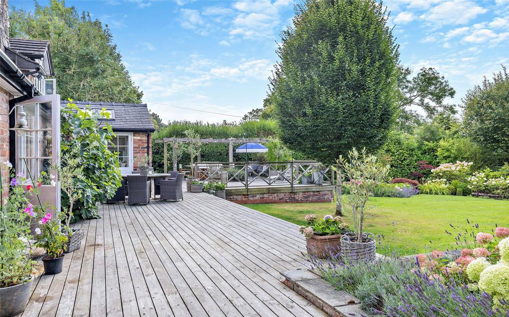 Decking/Garden