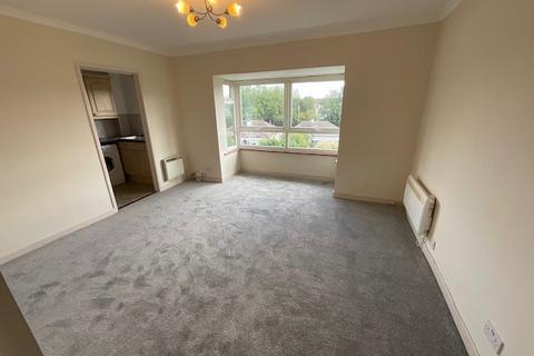 2 bedroom flat to rent, Carters Close, Worcester Park KT4