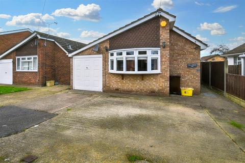 1 bedroom detached bungalow for sale, Central Avenue, Canvey Island SS8