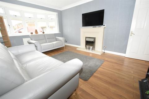 1 bedroom detached bungalow for sale, Central Avenue, Canvey Island SS8