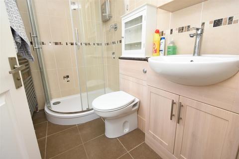 1 bedroom detached bungalow for sale, Central Avenue, Canvey Island SS8