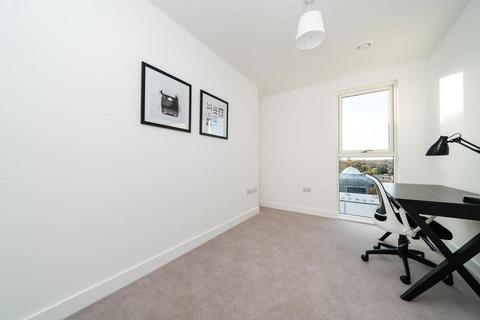 3 bedroom apartment to rent, Trinity Way, London W3