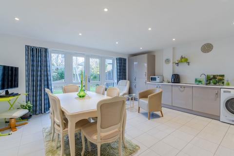 8 Clover Drive, Cheltenham, GL52 3JR