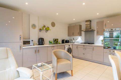 8 Clover Drive, Cheltenham, GL52 3JR