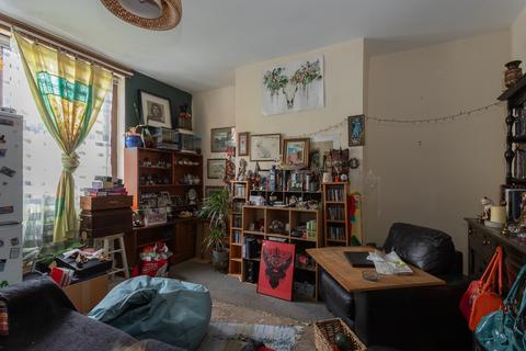 27 Aviary Row, Leeds, LS12 2NZ