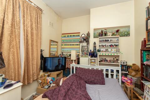 27 Aviary Row, Leeds, LS12 2NZ