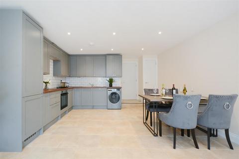 4 bedroom terraced house to rent, Fairfield Road, London