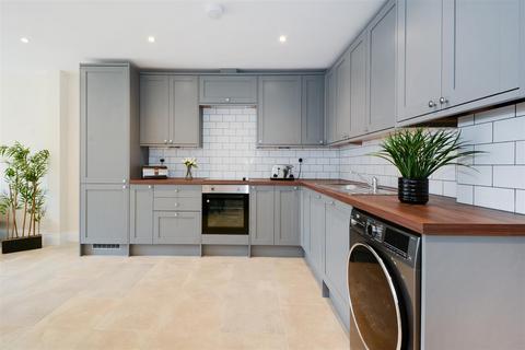 4 bedroom terraced house to rent, Fairfield Road, London