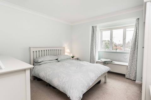 2 bedroom flat to rent, Benjamin Court, Station Road, Netley Abbey, Southampton, Hampshire. SO31 5AL