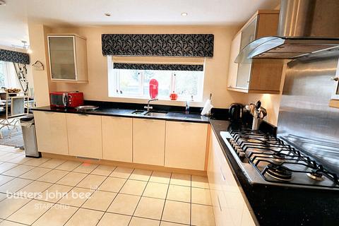 6 bedroom detached house for sale, Oakbrook Close, Stafford