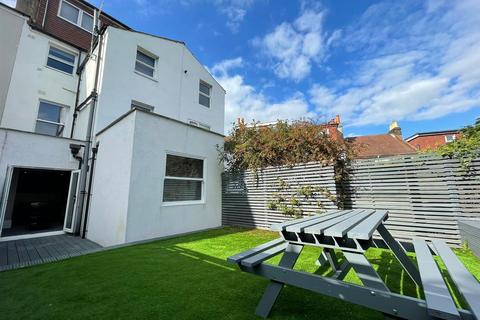 2 bedroom apartment to rent, York Grove, Brighton BN1