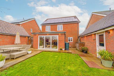 4 bedroom detached house for sale, Gerddi'r Afon, Brynmenyn, CF32