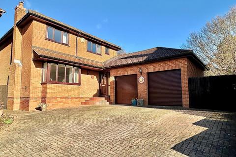 4 bedroom detached house for sale, Bakewell Close, West Hunsbury, Northampton NN4