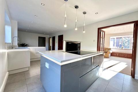 4 bedroom detached house for sale, Bakewell Close, West Hunsbury, Northampton NN4