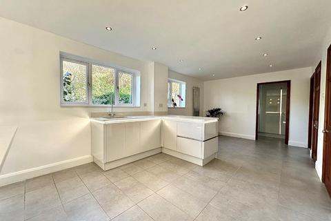4 Bakewell Close, Northampton, NN4 9YY