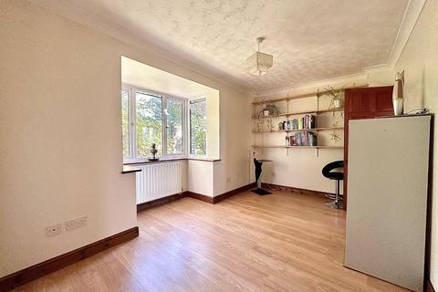 4 Bakewell Close, Northampton, NN4 9YY