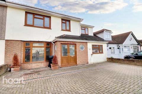 4 bedroom semi-detached house for sale, Chestnut Avenue, Hornchurch