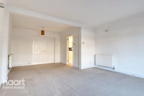 4 bedroom semi-detached house for sale, Chestnut Avenue, Hornchurch