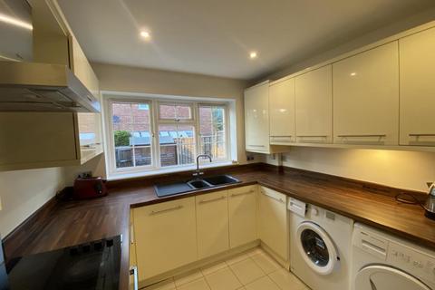 4 bedroom house to rent, 27 Englehurst Englefield Green Egham