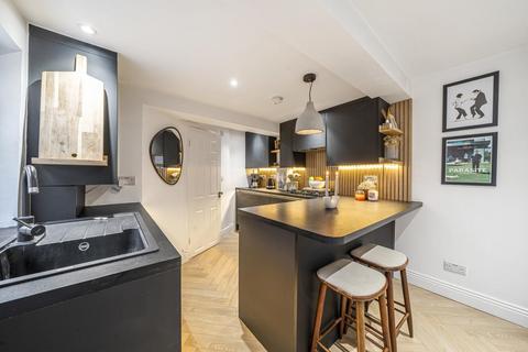 18 Wingford Road, London, SW2 4DS