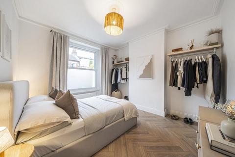 18 Wingford Road, London, SW2 4DS