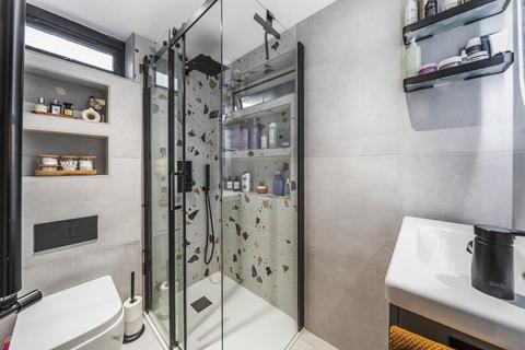 18 Wingford Road, London, SW2 4DS