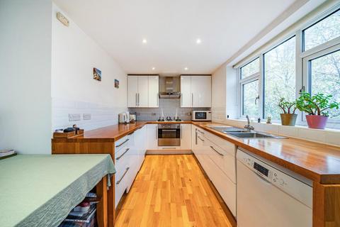 2 bedroom flat for sale, Oakcroft Road, Blackheath