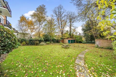 2 bedroom flat for sale, Oakcroft Road, Blackheath