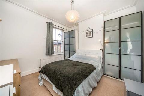 3 bedroom flat for sale, Shandon Road, London SW4