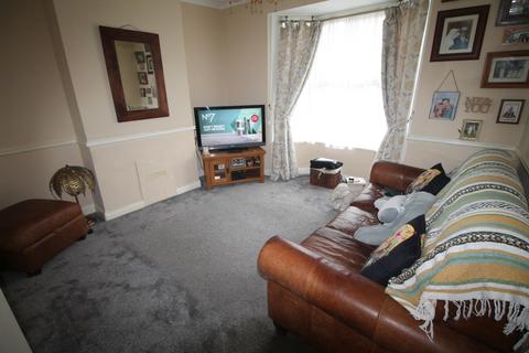 3 bedroom end of terrace house to rent, 28 Catherine Road, Romford