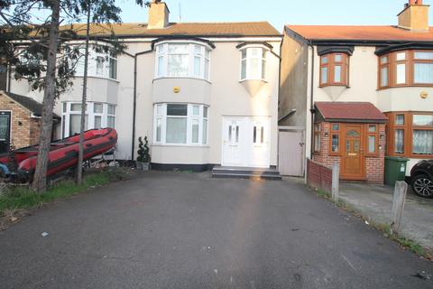 1 bedroom ground floor maisonette to rent, South Street, Romford, RM1