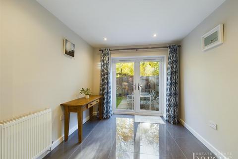 3 bedroom house for sale, Abbey Road, Basingstoke RG24